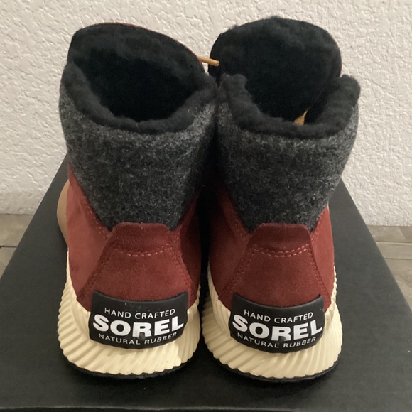 SOREL Out N' About III Conquest Waterproof Boot (Women), size 9 - Picture 8 of 10